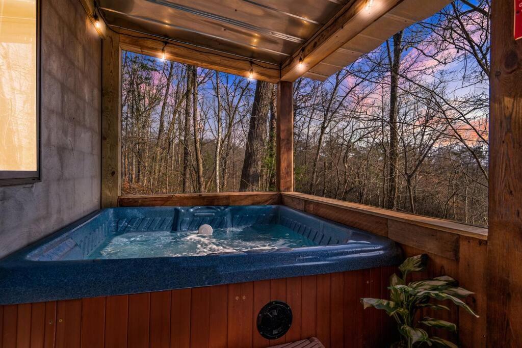 The Family Stone Luxe Cabin Sleeps 12 Hot Tub Dogfriendly Dollywood Pigeon Forge Exteriör bild